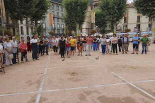 Cent persones fan cinc minuts de silenci a Ripoll contra el terrorisme i en solidaritat amb les víctimes
