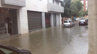 La tempesta inunda la sala d'exposicions de la Generalitat a Girona, l'Auditori i molts carrers