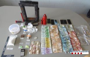 Detinguts dos homes per vendre droga en un pis de Llançà