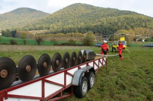 Endesa comença a netejar boscos pròxims a les línies elèctriques des d'un helicòpter per evitar incendis