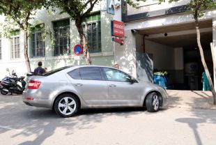 Bassa arriba a la clínica de Girona per visitar la seva mare després de sortir de la presó de Figueres