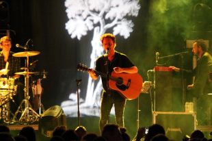 Mishima viatja al passat davant milers de persones a l'Acústica de Figueres