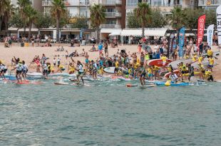 Més d'un centenar de surfers participen en el 1er 'Gran Premi de Paddle Surf Costa Brava’ a Blanes