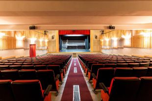 El SAT- Teatre de Sant Joan de les Abadesses amplia la programació per salvar les instal·lacions