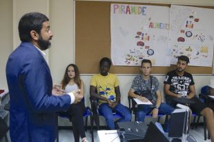 El programa per donar feina a 'ni-ni' en situació de vulnerabilitat atén 429 joves a Girona