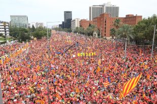 Un milió de persones omplen la Diagonal en la manifestació de la Diada segons la Guàrdia Urbana