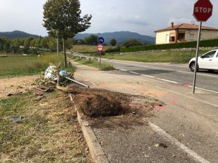Mor un conductor de 53 anys en sortir de la carretera a Tortellà