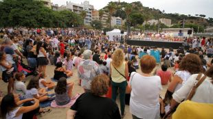 Milers de persones participen en la primera edició de l'Emplatja't de Blanes