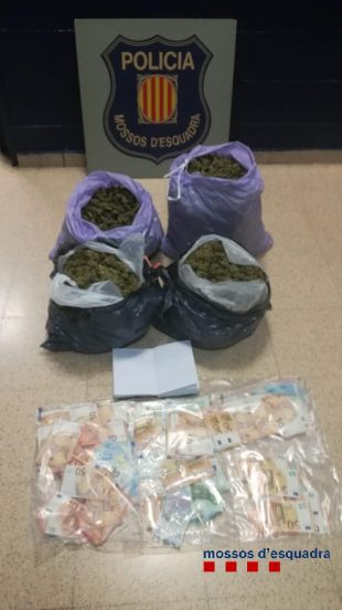 Cinc homes detinguts mentre transportaven més de cinc quilos de cabdells de marihuana a Corçà