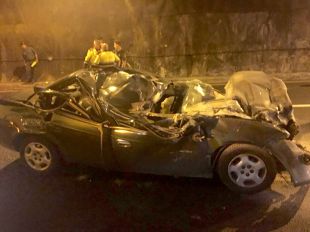 Mor la passatgera d'un cotxe en topar contra un camió a la C-25 a Arbúcies