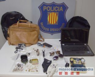 Tres detinguts que acabaven de robar a l’interior de tres vehicles i en un domicili a Ger