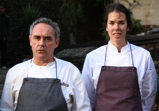 Justine de Valicourt visita El Bulli i rep una classe magistral de la mà de Ferran Adrià