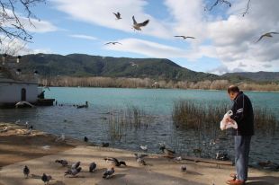 Banyoles busca reproduir i fer créixer musclos d'aigua dolça en perill d'extinció a l'estany