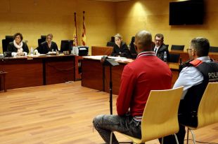 S'enfronta a 11 anys de presó per maltractar la parella, llançar-li una cadira i agredir-la sexualment a Figueres