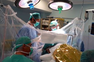 El Trueta incorpora la cirurgia de mapatge cerebral per extreure tumors amb el pacient despert