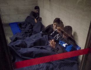 Quatre menors no acompanyats passen la nit a la comissaria de Vista Alegre a Girona