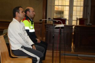 Condemnen a 3 anys de presó un home que transportava immigrants il·legals dins una furgoneta 