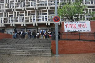 La UB expulsa durant dos anys uns estudiants que van robar i vendre un examen