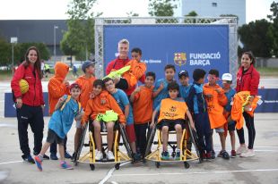 La Fundació Barça i cinc ajuntaments gironins fomentaran la integració social d’infants i adolescents