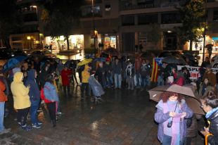 Mig centenar de persones es concentren a Girona perquè es faci efectiva la república