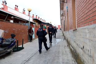 El dispositiu contra el frau elèctric a Figueres detecta quatre pisos amb la llum punxada
