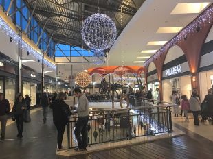 El grup Inditex tancarà dues botigues a Salt i dues més a Figueres