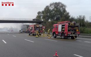 Tallada l'AP-7 a Vilablareix en sentit sud per l'incendi d'un camió