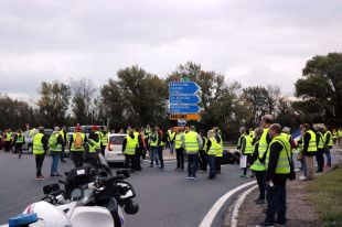 Prohibit el pas de camions a l'AP-7 a la Jonquera per les protestes dels 'armilles grogues' 