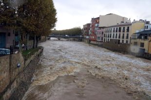 La llevantada inunda rieres de l'Empordà i la Selva i deixa cabals molt alts