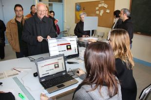Les comarques gironines registren una participació del 26,55% fins a la una del migdia