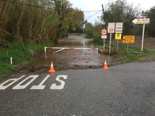 Set trams de carreteres gironines tallades per inundacions