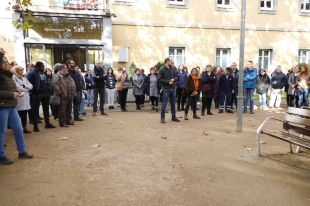 Concentració de protesta i condemna contra l'apunyalament d'una treballadora a Salt