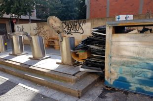 Denunciat per llençar vint televisors al costat d'uns contenidors a Salt