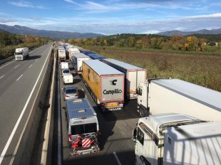 S'aixeca la restricció per a camions de transport internacional a l'AP-7 a la Jonquera