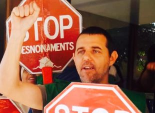 Multen un activista amb la Llei Mordassa per aturar un desnonament a Blanes