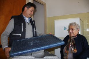 Platja d'Aro lliura els àpats a domicili a la gent gran i les persones dependents