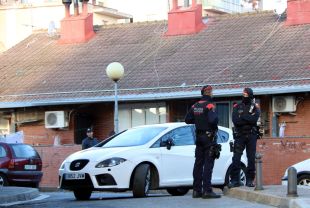 Tensió al Bon Pastor de Figueres: un grup de veïns apedreguen a la policia