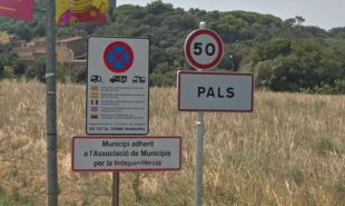 Absolts sis acusats d'endur-se una senyal de 'Municipi adherit a l'AMI' a l'entrada de Pals