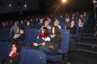 Més d'un centenar d'assistents a la projecció de ''Bicicleta, cullera, poma'' a l'Espai Gironès