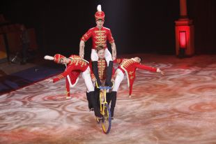 El Circ de Nadal de Girona escalfa motors amb 26 artistes que faran acrobàcies sobre gel