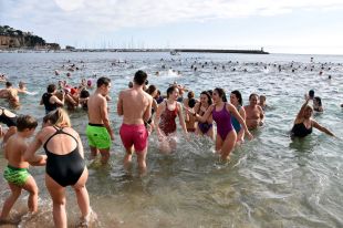 La covid-19 deixa Sant Feliu de Guíxols sense el tradicional Primer Bany de l'Any