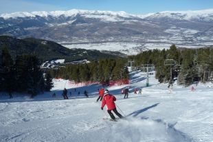 Més de 60.000 persones passen un pont de la Puríssima blanc al Pirineu gironí