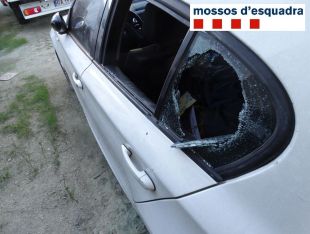 Dos detinguts per rebentar 14 cotxes d'un diposit de vehicles a la Jonquera