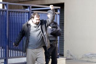 Un grup d'unionistes amenacen amb bats de ferro, una destral i llencen pedres contra l'alcalde de Celrà