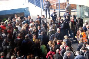 La policia espanyola deté cinc persones més pel tall del TAV durant l'aniversari de l'1-O