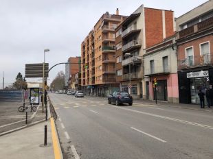 Tallen un carril de la carretera Barcelona en les obres d'ampliació del Corte Inglés a Girona