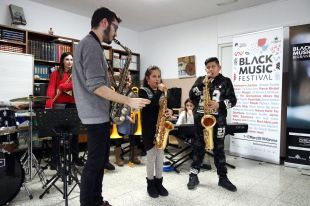 Els joves dels barris de Girona Est porten ''la música a les venes''