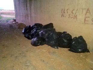 Troben bosses amb restes de plantacions de marihuana repartides per Figueres