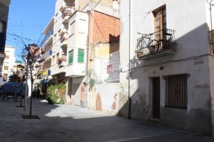 El jutge ordena el desallotjament d'un polèmic habitatge al barri de la Punta de Roses