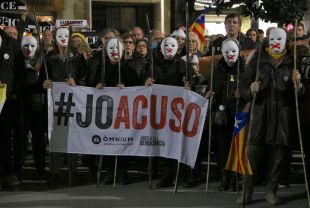 Unes 400 persones es concentren a Figueres contra el judici per l'1-O